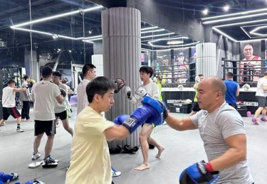 华体会体育app专题报道：探讨国际拳击比赛中选手力量、技巧及体能恢复的科学训练与管理方法
