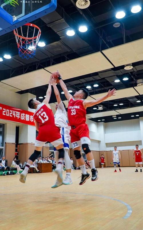 华体会体育app独家专访:探讨篮球明星在国际大赛中的表现、战术适应与球队凝聚力的形成
